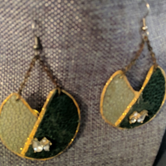 Earrings - Picture 1 of 2